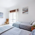 Sunny & Light 2-Bedroom Apartment