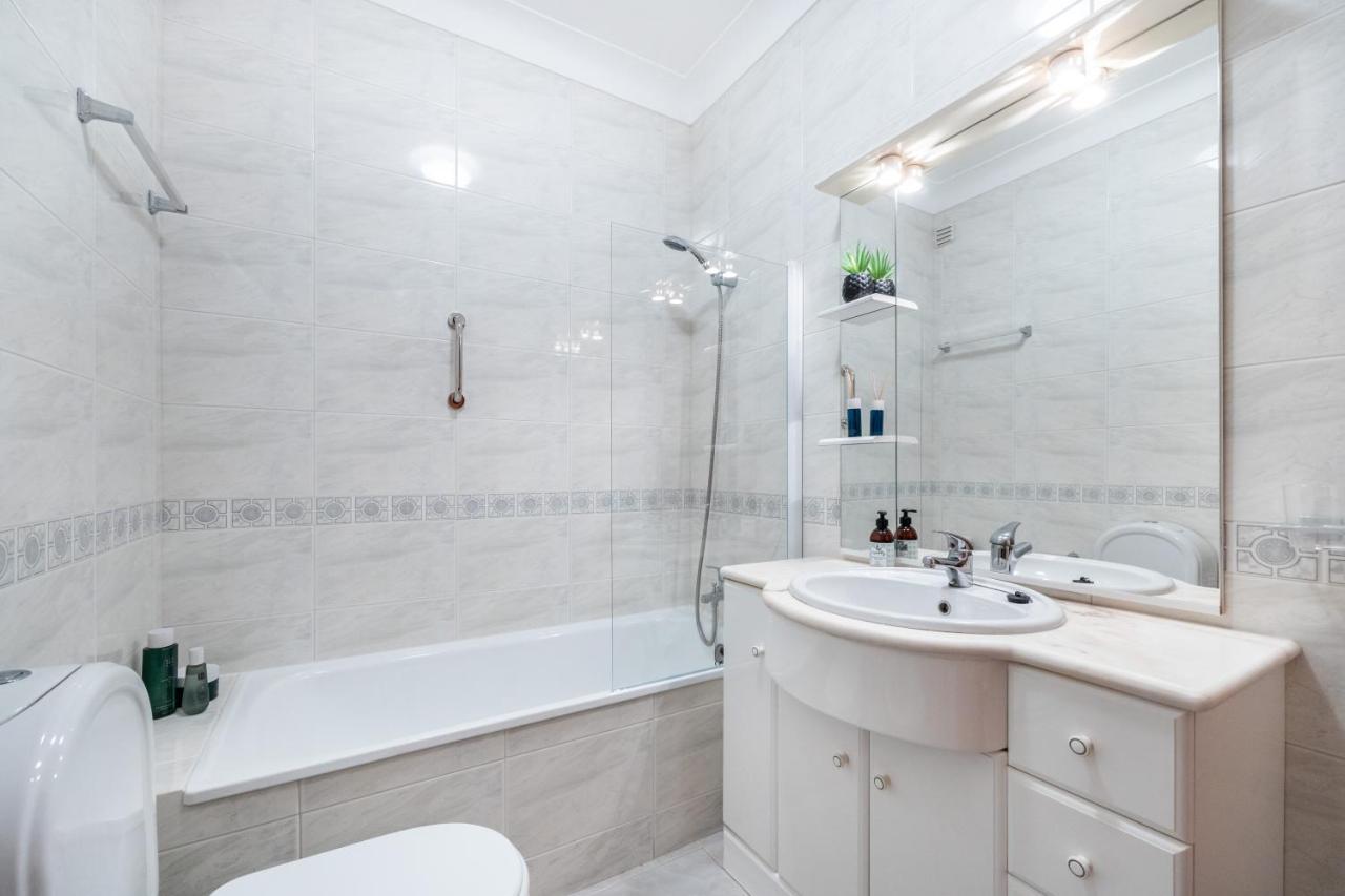 Sunny & Light 2-bedroom Lagos